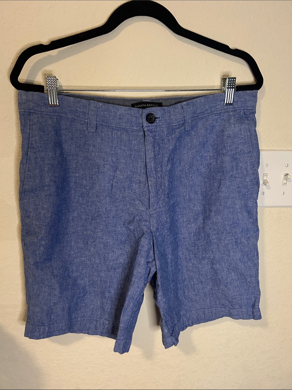 Banana Republic Men’s Chambray Blue Flat-Front Shorts